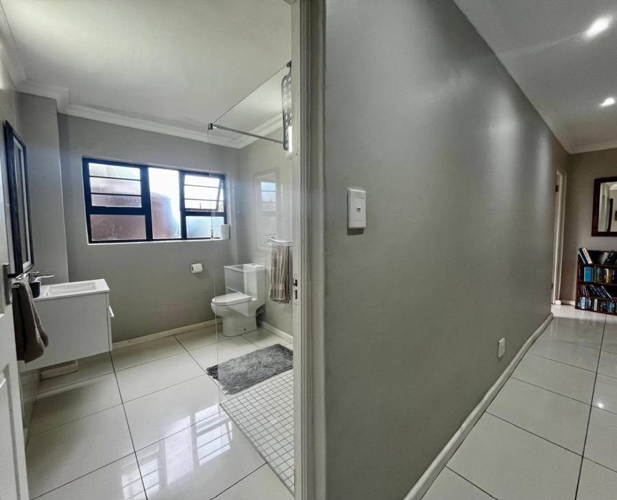 5 Bedroom Property for Sale in Nahoon Eastern Cape